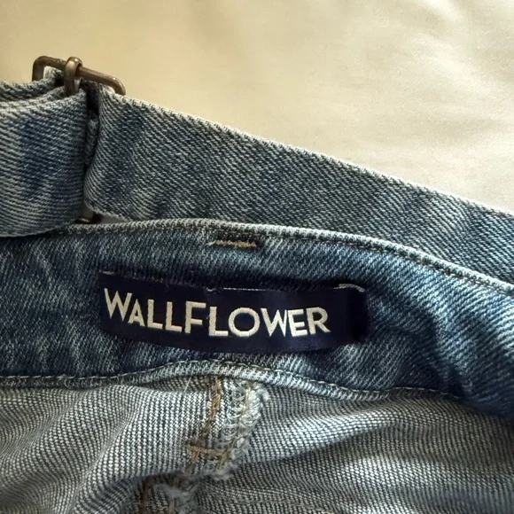 Wallflower Women’s Denim Shortalls size large - Picture 9 of 11